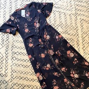 📣 Moving Sale!! ✨ NEW JOLT Navy Floral Duster Large